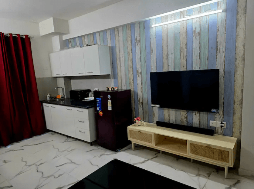 Chic 1BHK | Fully Furnish 4
