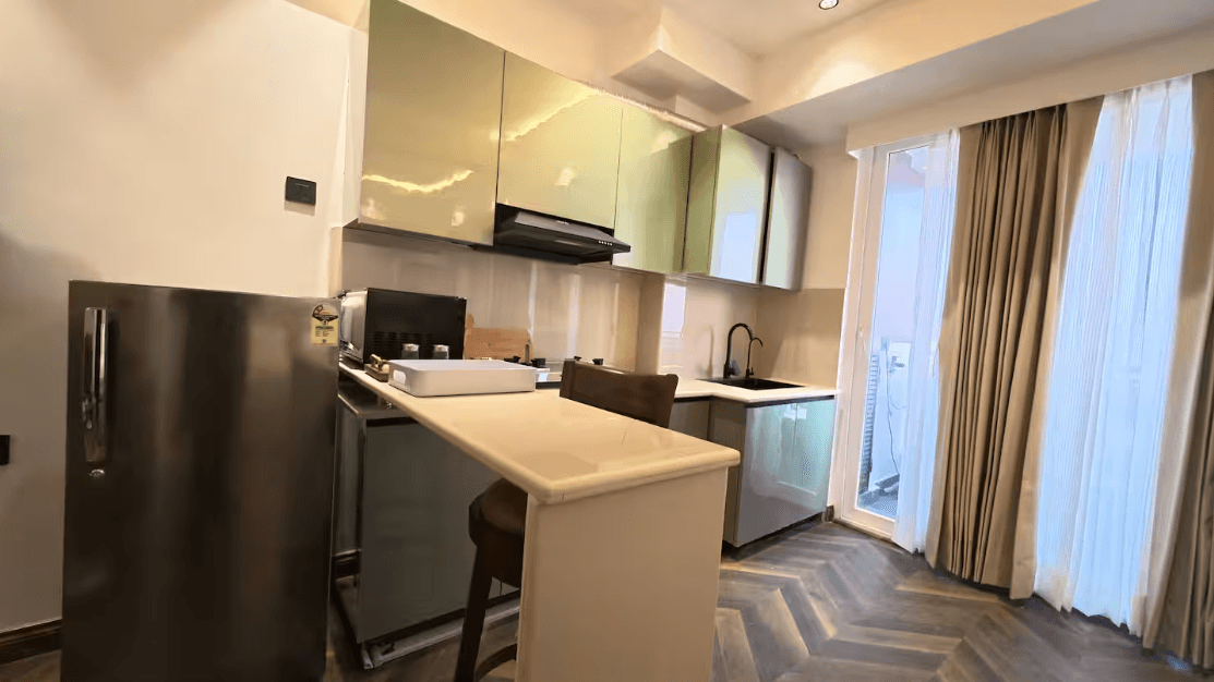 Luxury Studio • High-Rise 4